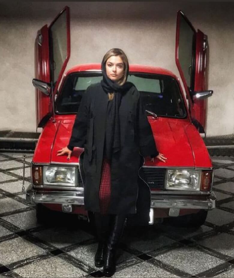 دنیا مدنی با خودروی بسیار خاصش دیده شد.