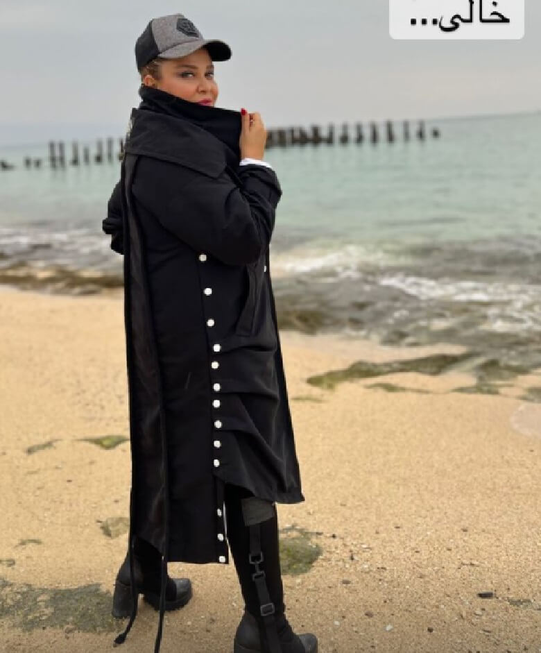 بهاره رهنما در ساحل کیش ژست خلاف گرفت.