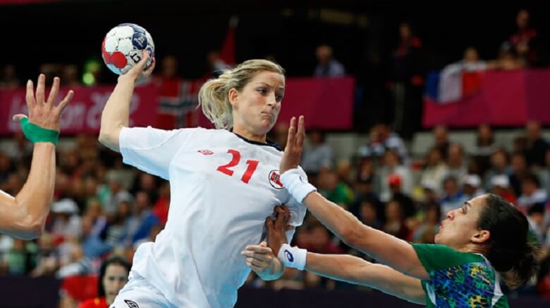 از بانوان هندبالیست با دوربین مخفی در رختکن چشم چرانی شد.