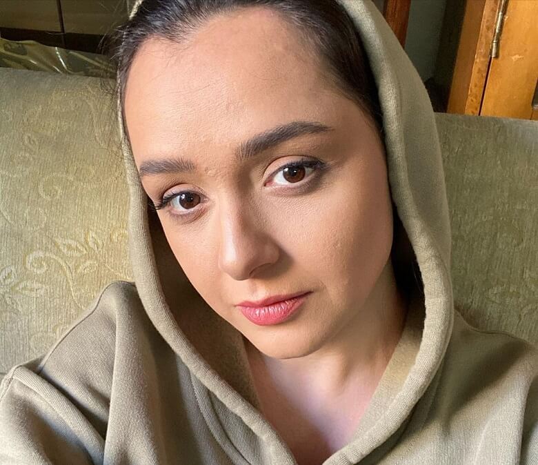 ترانه علیدوستی در گرفتن سلفی ناتوان بوده است.