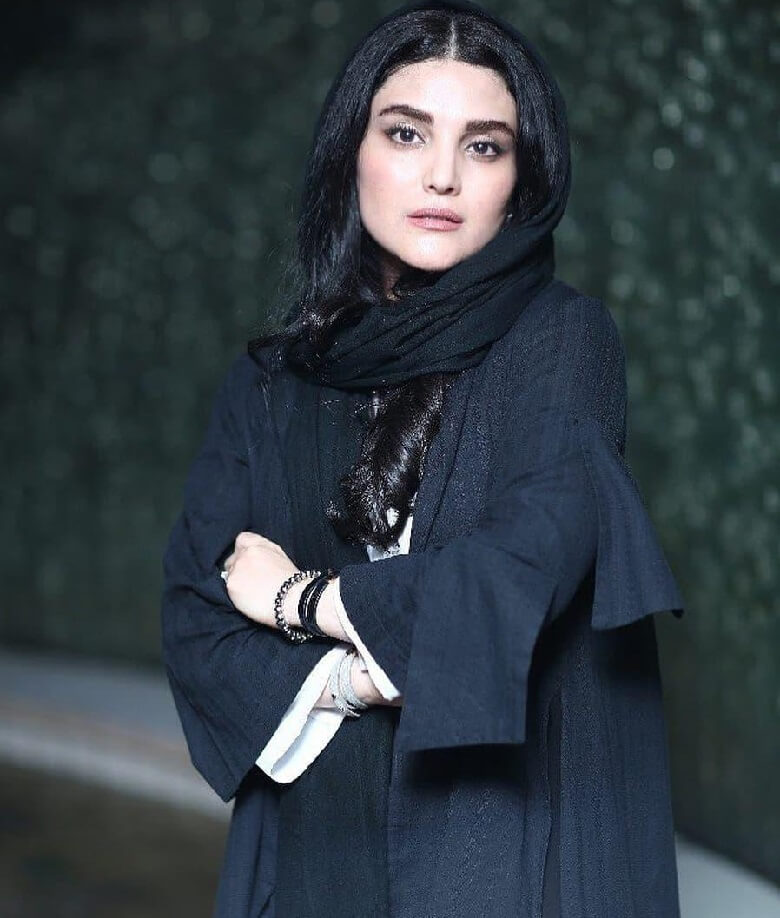 صبا سهیلی زیبا است.