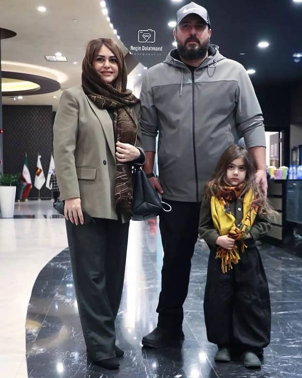 لباس های محسن کیایی و همسر و فرزندش جنجالی شد