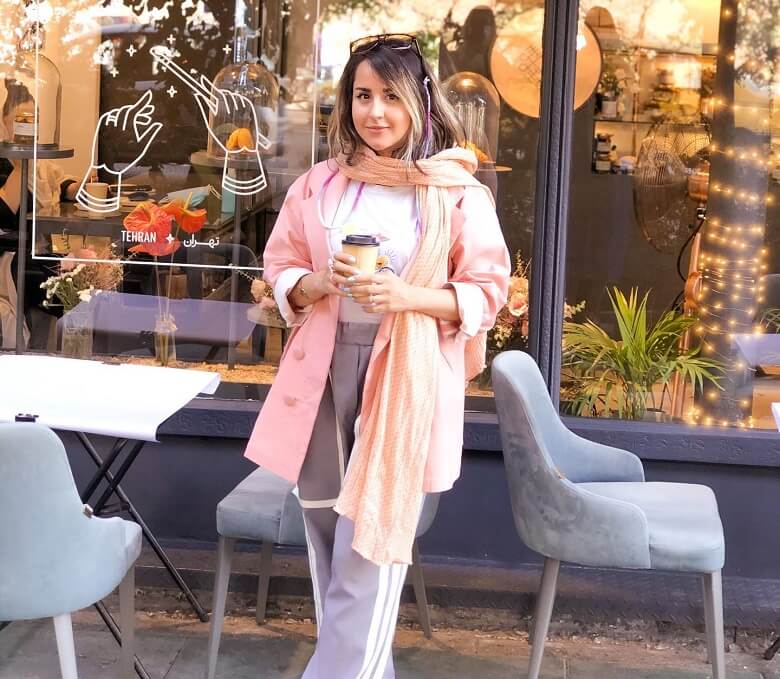 لیلی براتی خواهرزاده زیبا و جذاب مهناز افشار هم راه خاله‌اش را رفت.