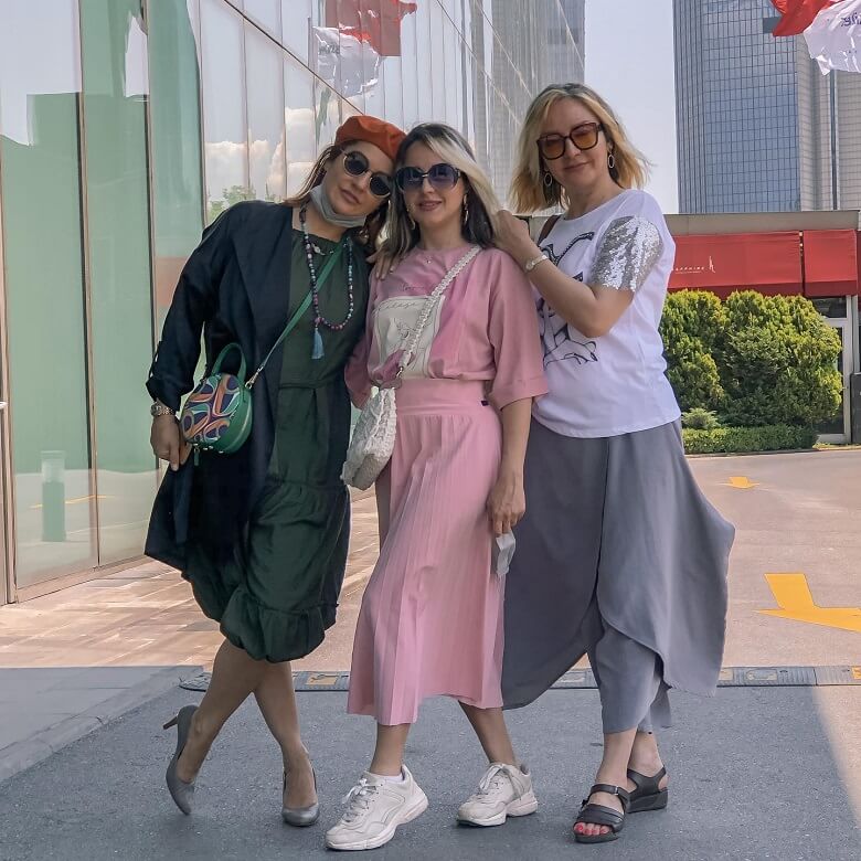 لیلی براتی خواهرزاده زیبا و جذاب مهناز افشار هم راه خاله‌اش را رفت.