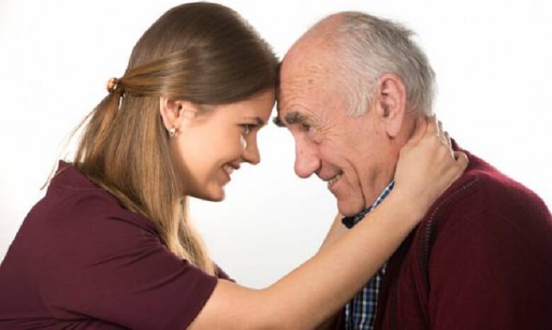 دختران علاقه دارند با مردان سن بالا رابطه داشته باشند.