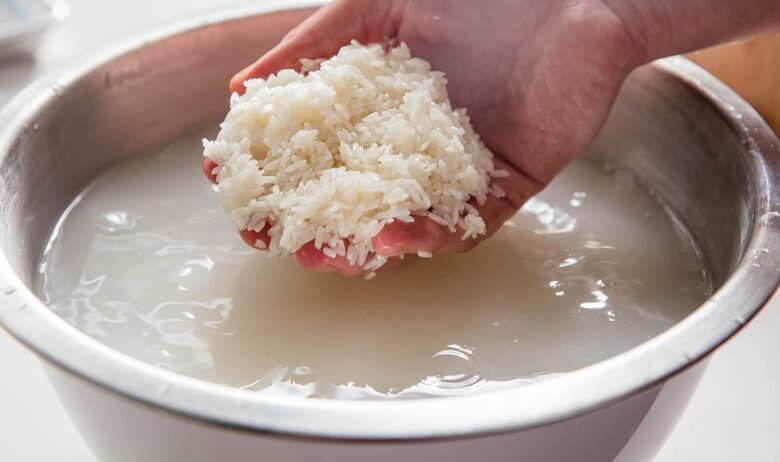 روش آسان برای از بین بردن سموم برنج خیساندن است.