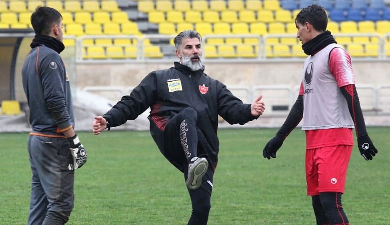 فنایی از گل محمدی در آستانه دربی دلخور شده است.