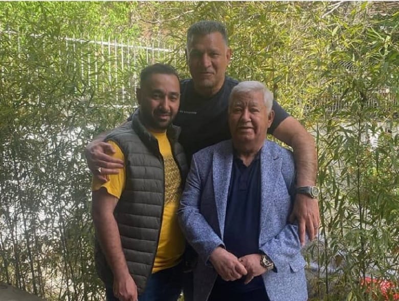 علی دایی به دیدار دوست روزهای تنگش رفته است.