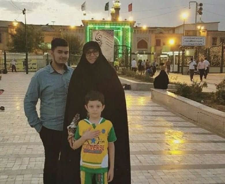 الهام چرخنده با بچه‌هایش در شاه عبدالعظیم دیده شد.