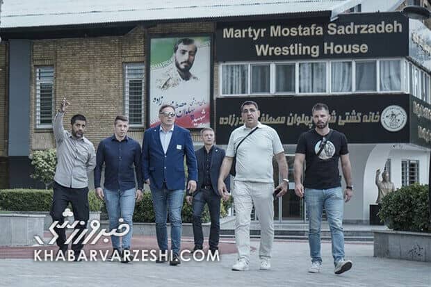 تیپ عجیب علیرضا دبیر در &rlm;استقبال از هیات اعزامی مجارستان