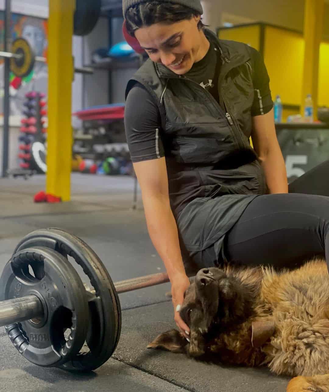 جواب تینا آخوندتبار گفت بچه مایه دار نیستم.