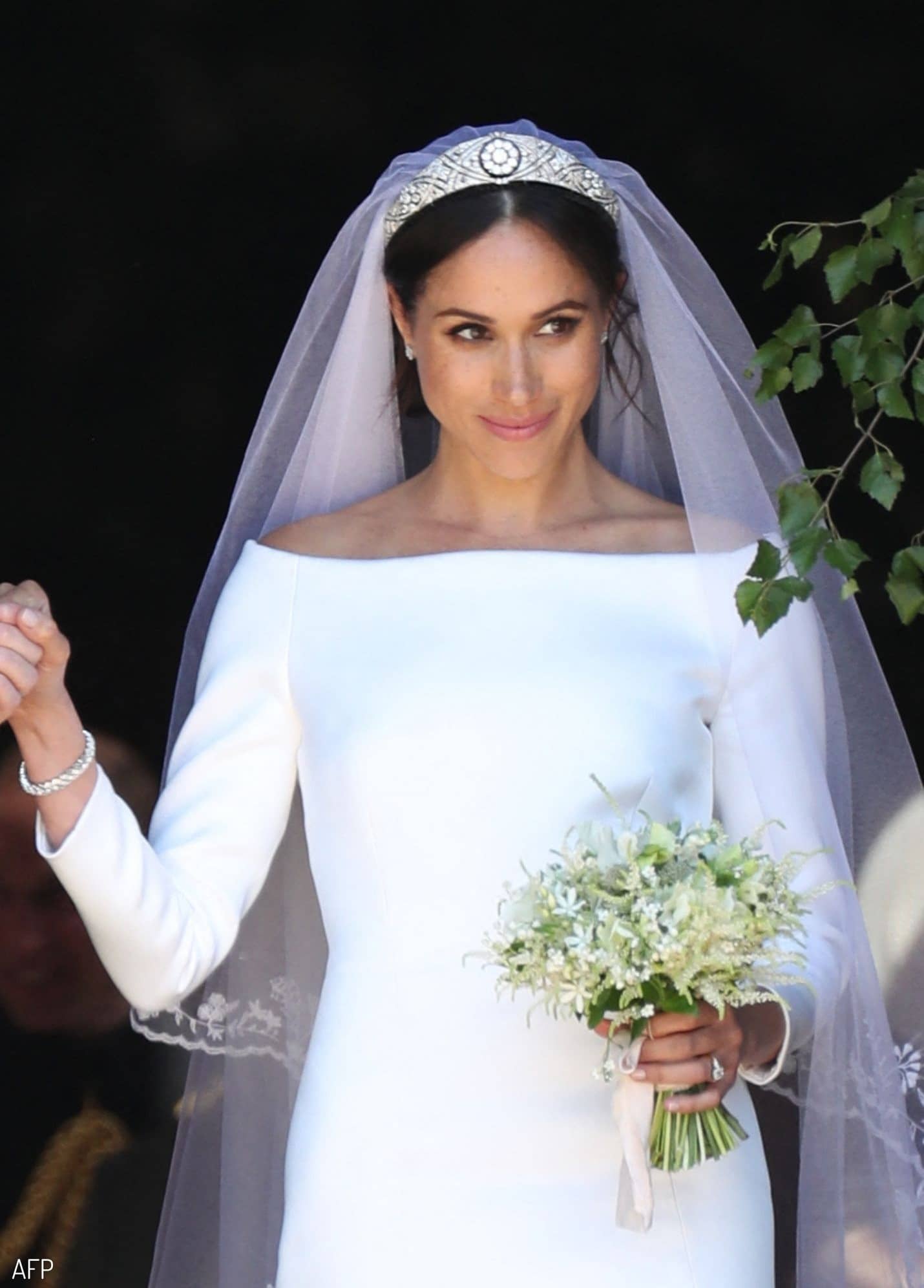 دوخت لباس عروس مجلل مگان مارکل، بیش از ۵۰۰ ساعت به درازا کشید