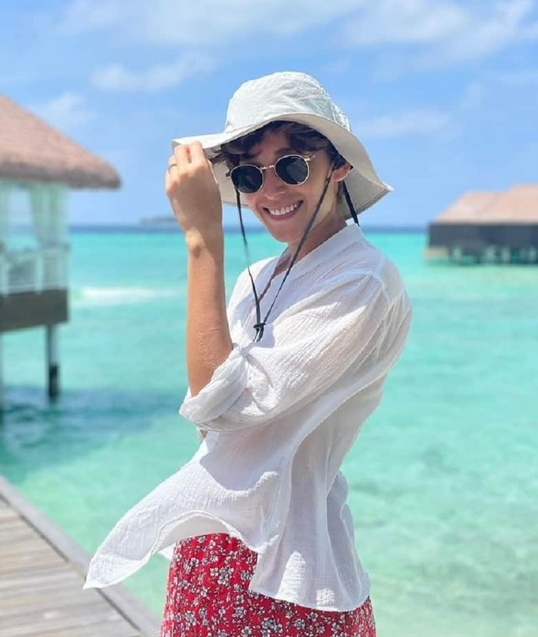 فرشته حسینی در هوای گرم جنوب لباس خنکی پوشیده بود.