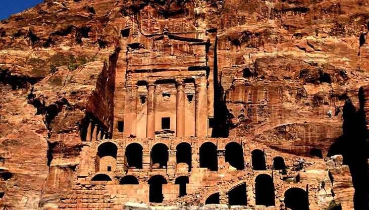 تصویری از شهر جن ها