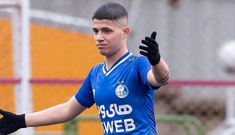 استقلال عرفان باقری را که می‌خواست به پرسپولیس برود اخراج کرد.