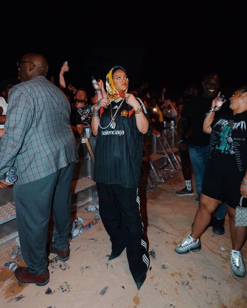 تصاویر/ جلب توجه سلبریتی سرشناس با روسری 12 میلیاردی!