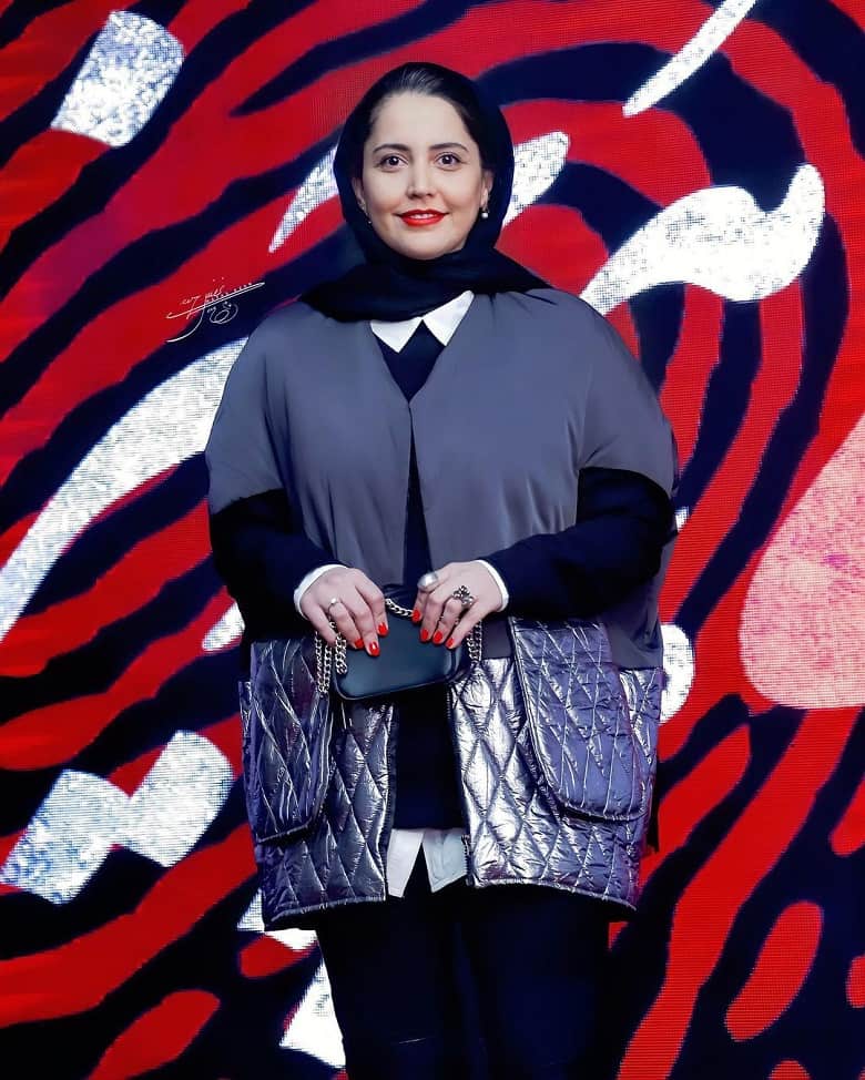 شبنم قربانی در مراسم اکران عمومی تیپ خانمانه زده است.