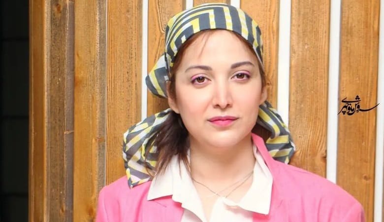 پوشش روشنک گرامی به چشم آمده است.