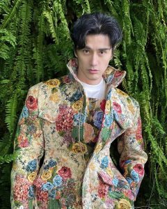 مرد خوش چهره 56 ساله دنیا را در شوک فرو برد! /عکس