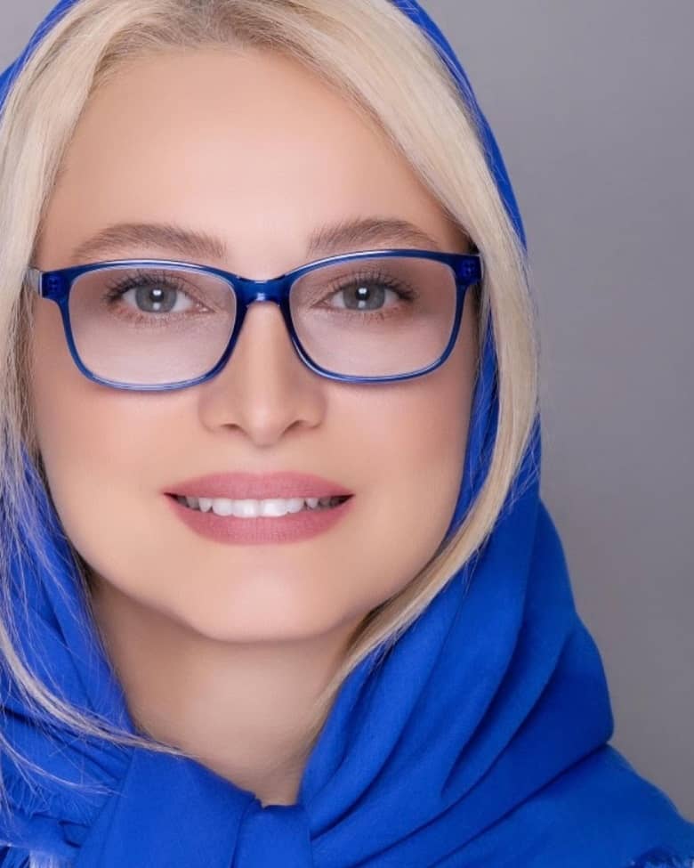 مریم کاویانی در ۵۲ سالگی جوانی و شادابی زیادی دارد.