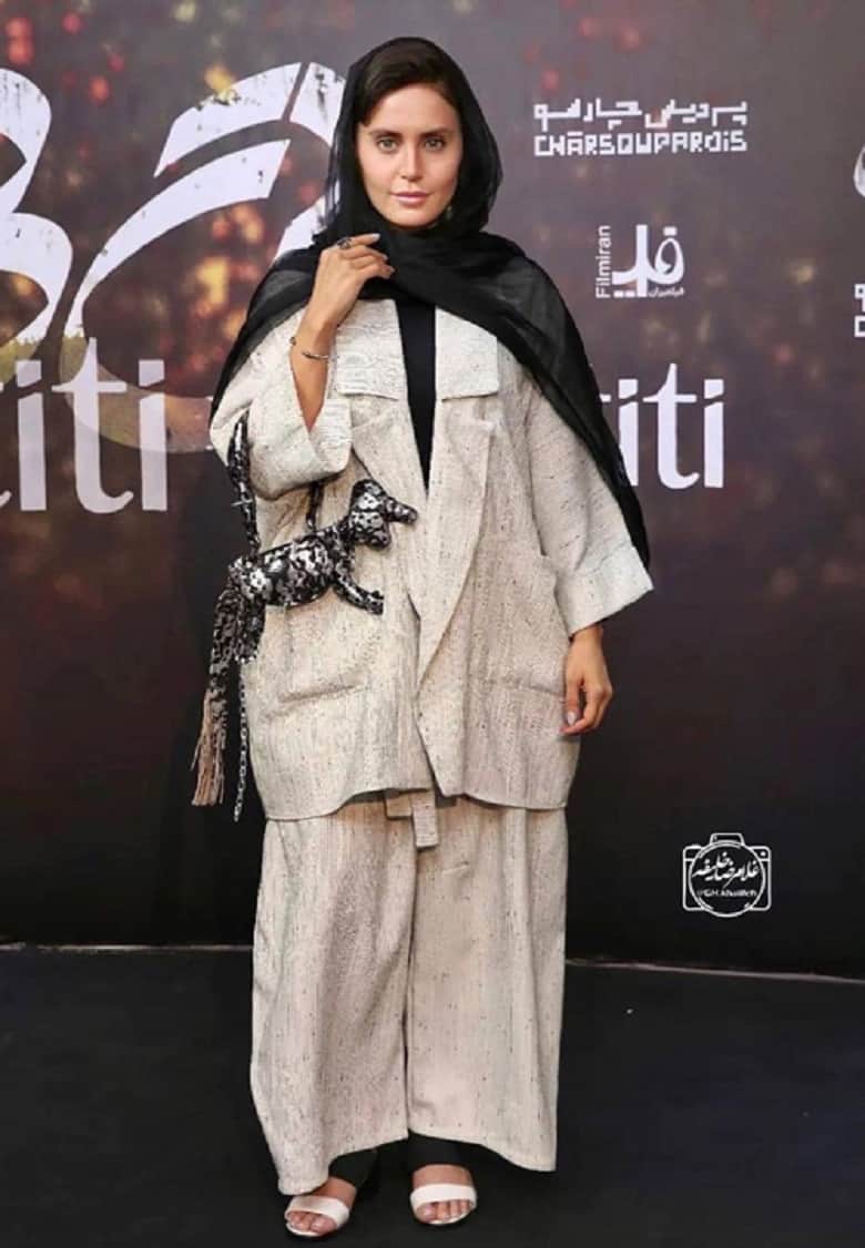 سیدنی سویینی بازیگر مشهور هالیوودی از الناز شاکردوست تقلید کرده است.