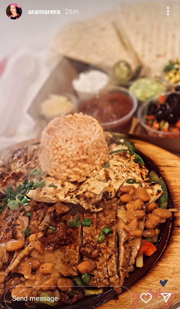 وقتی همسر سپهر حیدری پز غذای لاکچری اش را می دهد وقتی همسر سپهر حیدری پز غذای لاکچری اش را می دهد