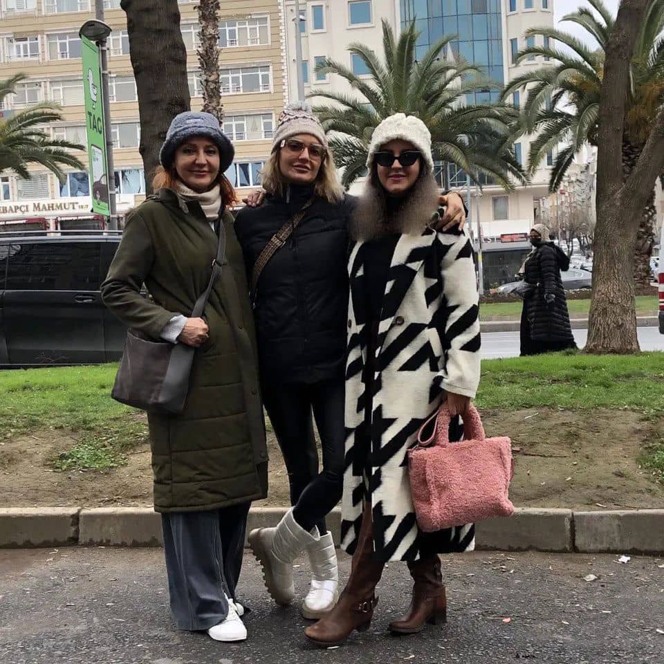 مهناز افشار و خواهرانش در ترکیه