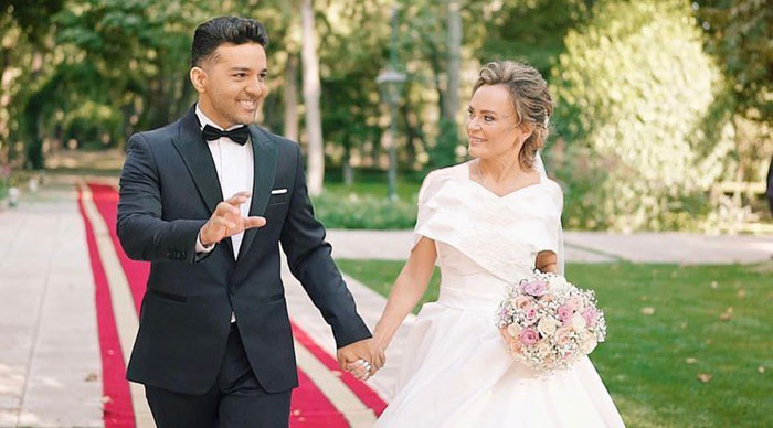 خبر جنجالی، "خواننده ایرانی" با "سیاستمدار ایتالیایی" ازدواج کرد/تصاویر خبر جنجالی، "خواننده ایرانی" با "سیاستمدار ایتالیایی" ازدواج کرد/تصاویر