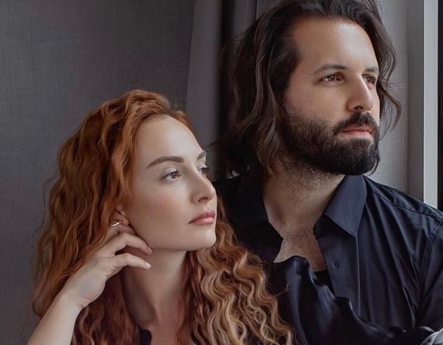 باشاک گومولجینلی اوغلو و همسرش 