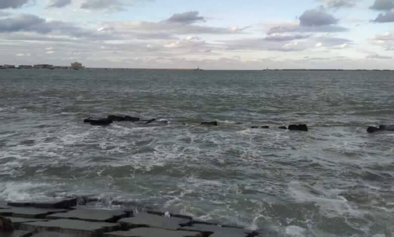 عکسی وحشتناک از سیاه شدن دریای مصر بعد زلزله ترکیه / تصویر عکسی وحشتناک از سیاه شدن دریای مصر بعد زلزله ترکیه / تصویر