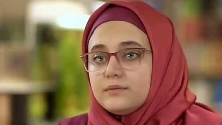 مهتاب جامی در واقعیت روی دست مهشید جوادی بلند شد.