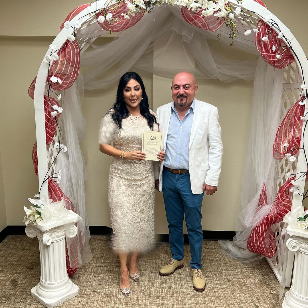 کولاک ازدواج دوم "خواننده سن و سال دار لس آنجلسی" با این دختر جوان/ عکس