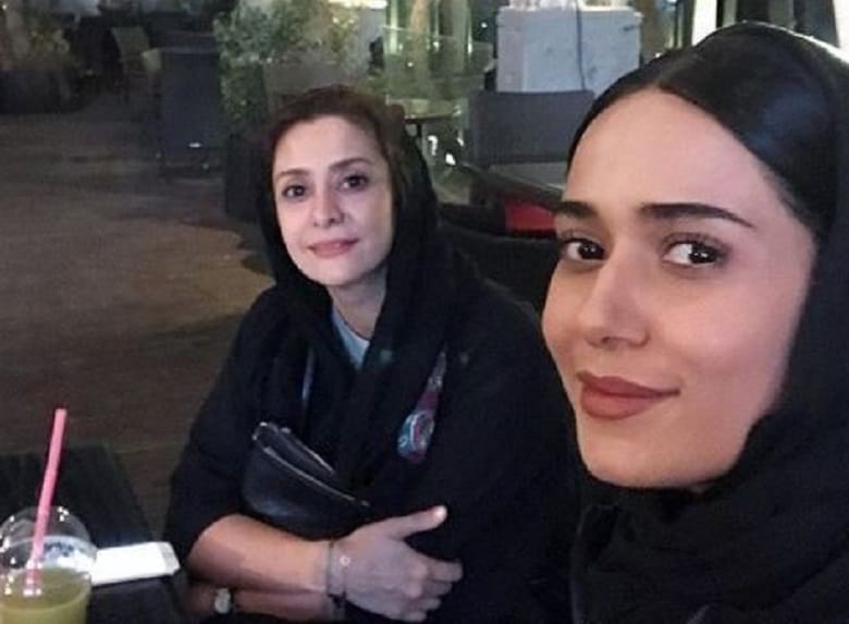 پریناز ایزدیار از خواهرش رونمایی کرده است.