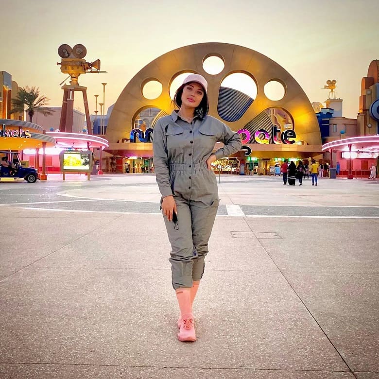 آرام جوینده همسر سپهر حیدری عشق سینما است.