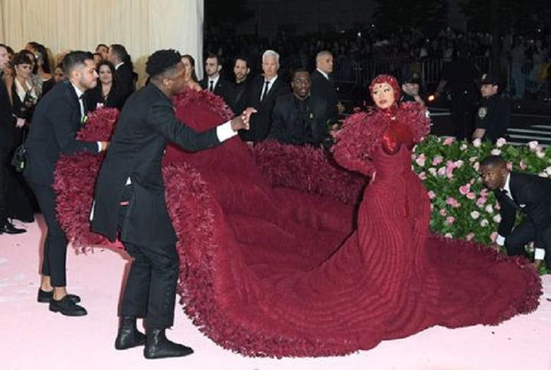 بیریختترین لباسهایی که افراد مشهور پوشیده بودند. بیریختترین لباسهایی که افراد مشهور پوشیده بودند.