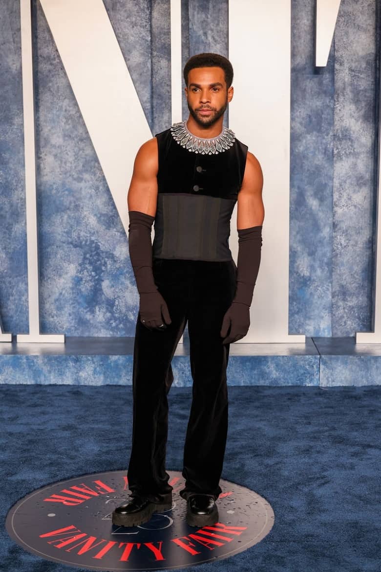 بازیگران در مهمانی پس از اسکار لباس‌های مجللی پوشیدند.