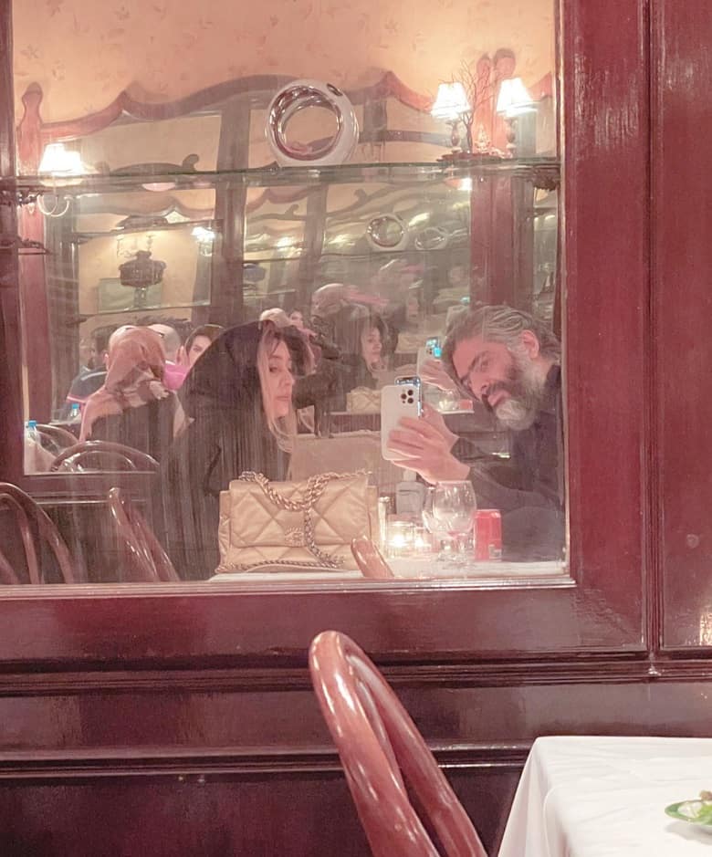 ساره بیات و همسرش در فضایی لوکس شام خوردند.