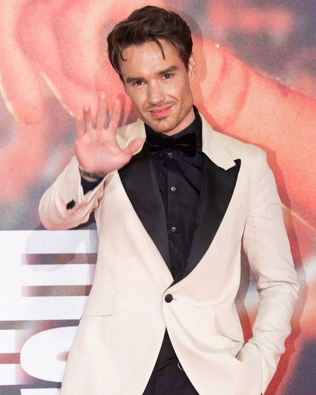 آقای خواننده با جراحی زیبایی هوادارانش را شوکه کرد! +عکس