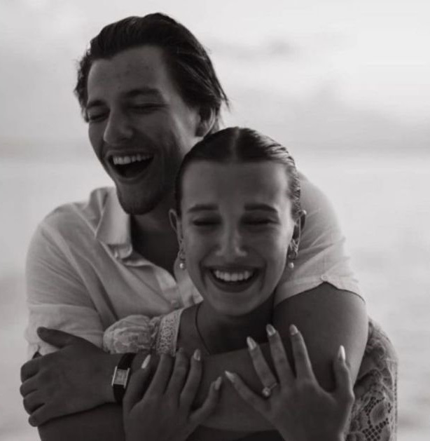 انتقادها به خبر نامزدی خانم بازیگر در ۱۹ سالگی! انتقادها به خبر نامزدی خانم بازیگر در ۱۹ سالگی!