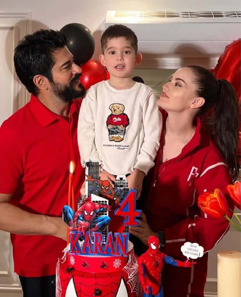 تصاویر/ ست قرمز بوراک و فحریه جذابترین زوج ترکیه در جشنی خاص!