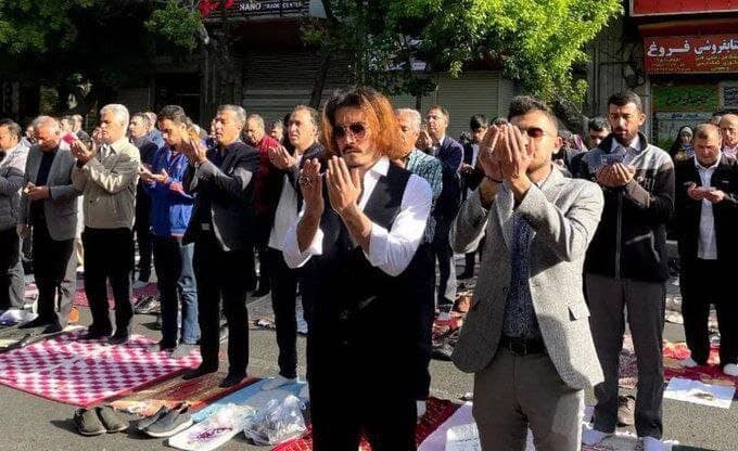 چهره جنجالی این مرد در نماز عید فطر خبرساز شد+عکس چهره جنجالی این مرد در نماز عید فطر خبرساز شد+عکس