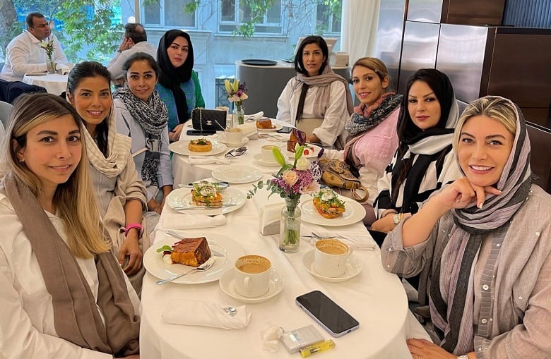 عکس/ دورهمی فریبا نادری و رفقای سانتی مانتالش