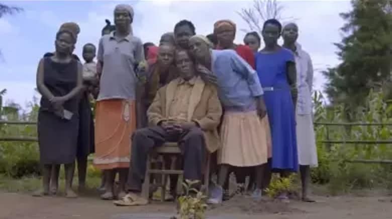 تصاویر/ این مرد از ۸ زن به شکل همزمان بچه دارد!