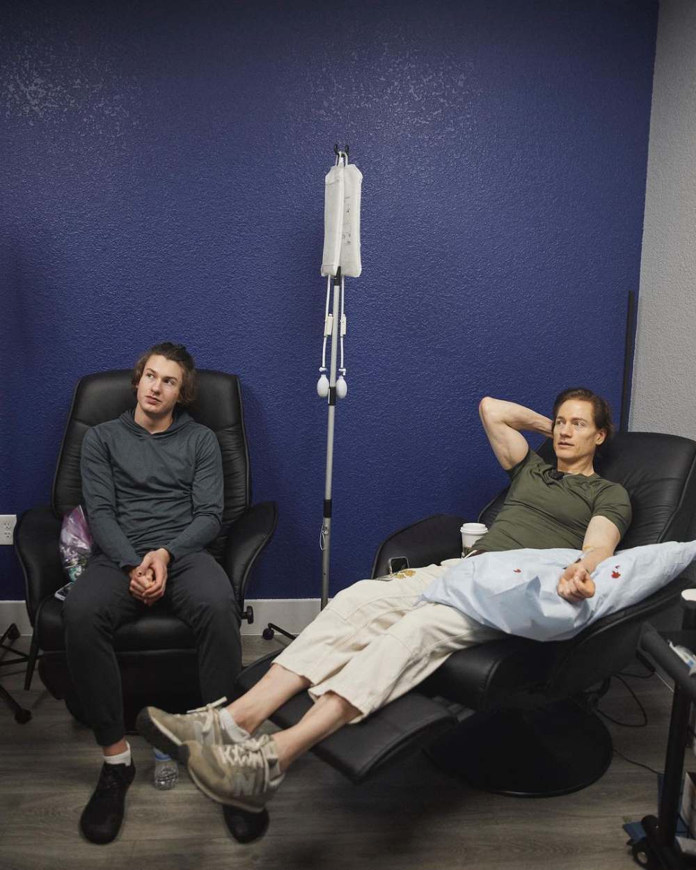 این آقای ثروتمند با خون فرزندش جوان می ماند!