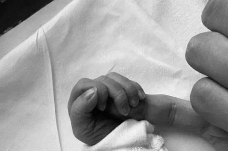 تولد اولین فرزند آقای بازیگر “نالایق “به جنجالی دردسرساز تبدیل شد!