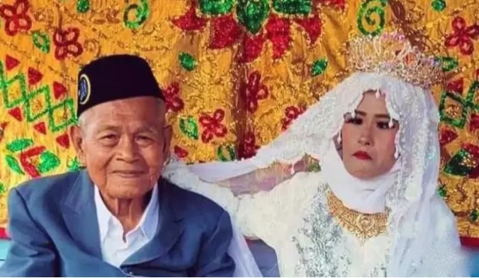 ازدواج عاشقانه پیرمرد 103 ساله و دختر جوان همه را شوکه کرد/ عکس