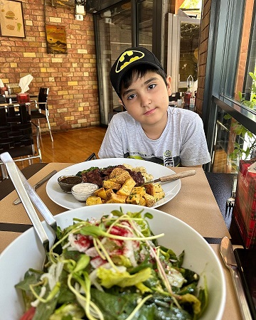 باورتان نمی شود این آقا، پسر سپیده خداوردی است!+عکس