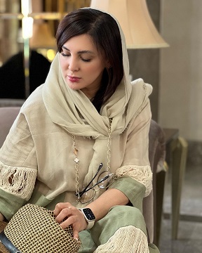 استایل متفاوت خانم بازیگر در حال تفکر/ عکس