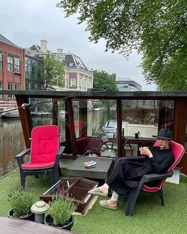 استایل جذاب “بهاره افشاری” در خارج/ عکس استایل جذاب “بهاره افشاری” در خارج/ عکس