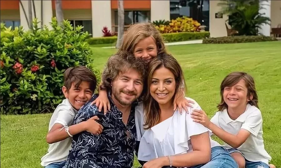 شباهت باورنکردنی پسران دوقلو “منصور” به خودش/ عکس